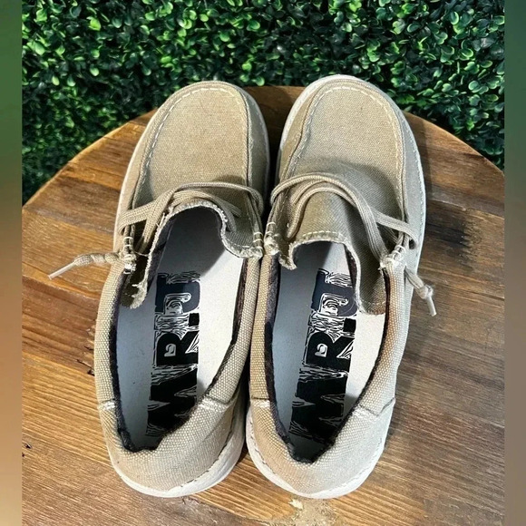 Mr. J Men’s Shoes - Size 9 - Picture 5 of 6